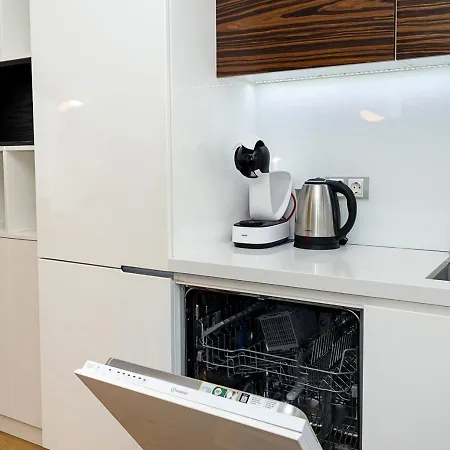 Modern Elegance In - Spacious 3-bedroom By Flat Mаnаger شقة فارنا